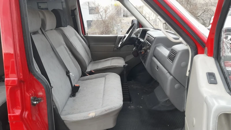 VW Caravelle 2.5TDI102 Дълга база , снимка 8 - Бусове и автобуси - 48202991