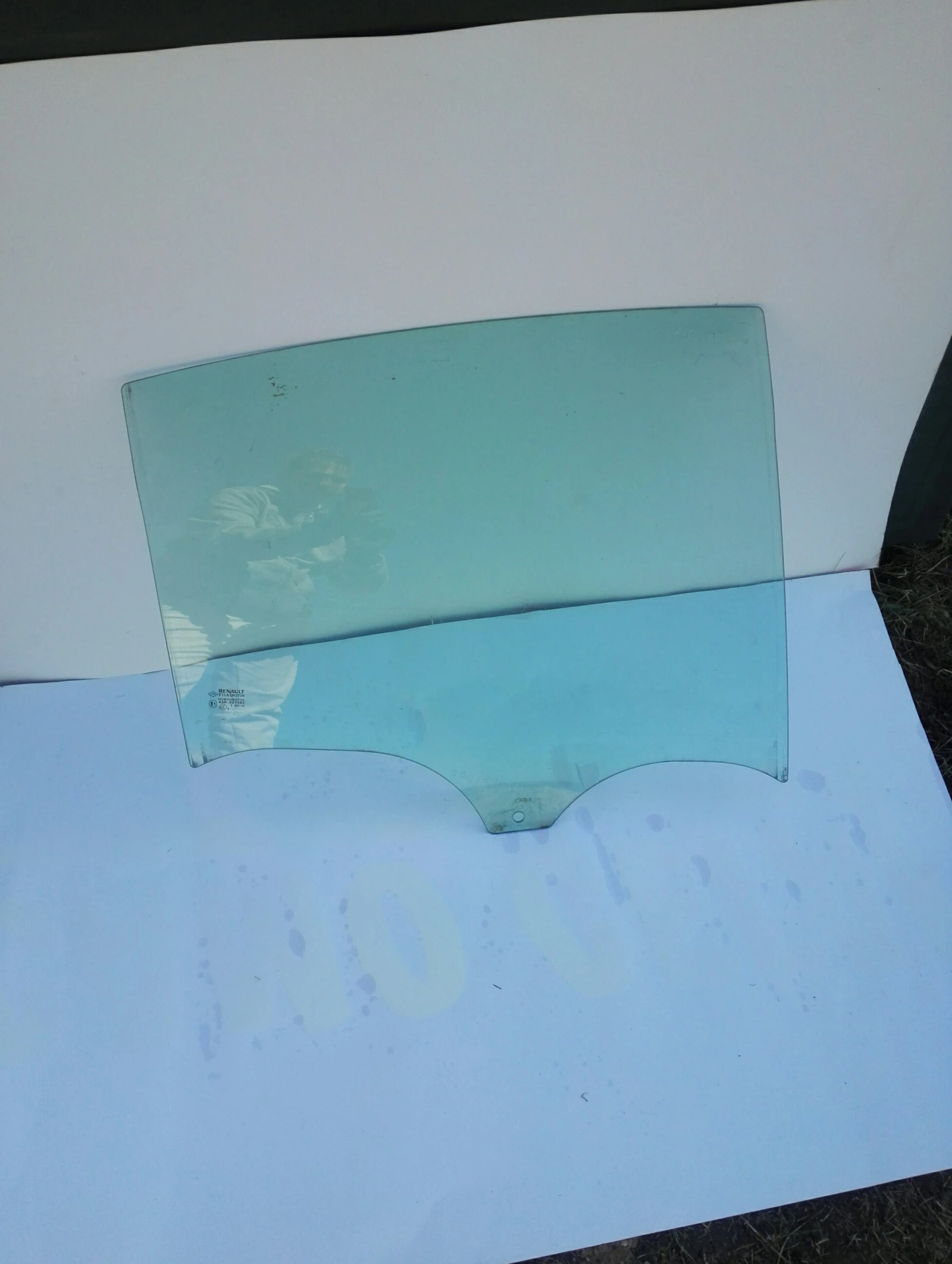 Стъкло задно дясно Рено Лагуна хечбек 09г., снимка 1 - Части - 49056967