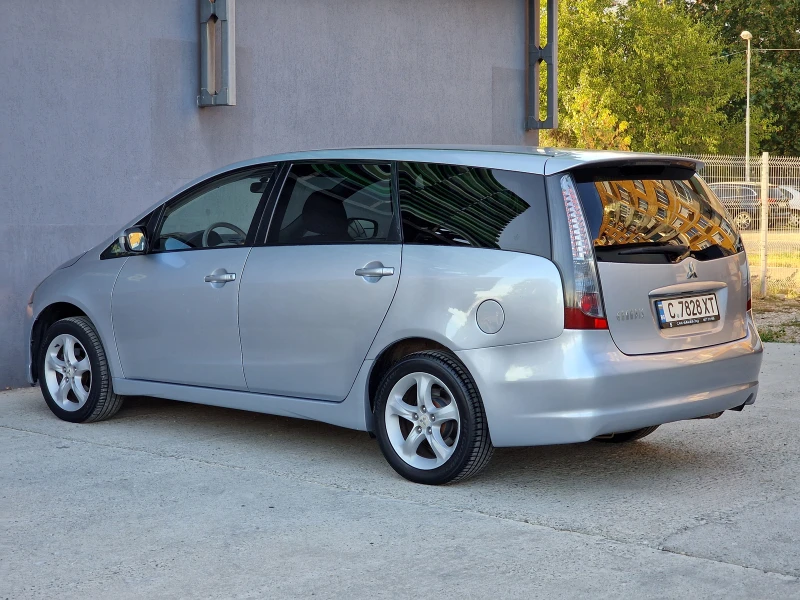 Mitsubishi Grandis 2.4 AUT ОТ БЪЛГАРИЯ, снимка 6 - Автомобили и джипове - 48643104