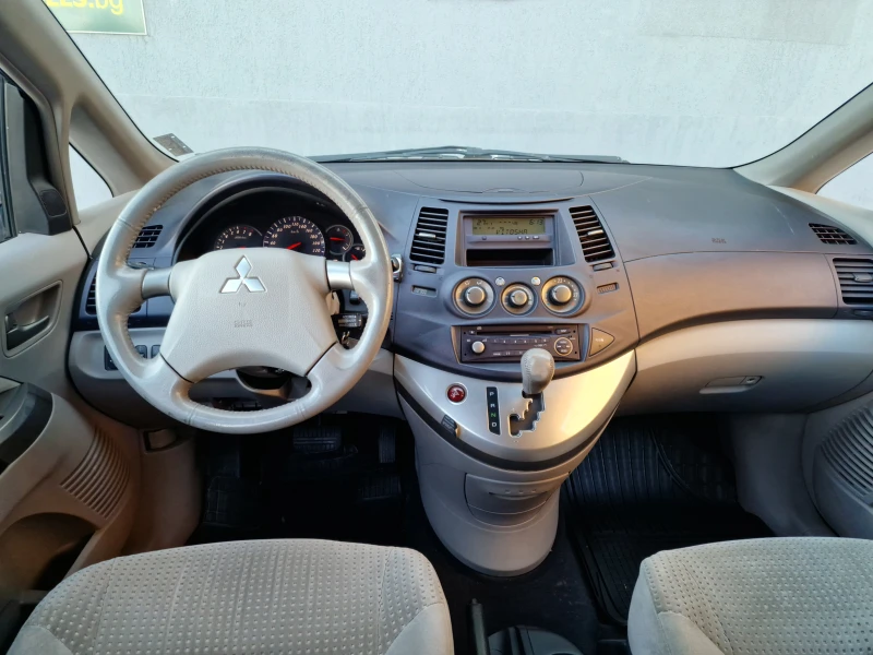 Mitsubishi Grandis 2.4 AUT ОТ БЪЛГАРИЯ, снимка 15 - Автомобили и джипове - 48643104