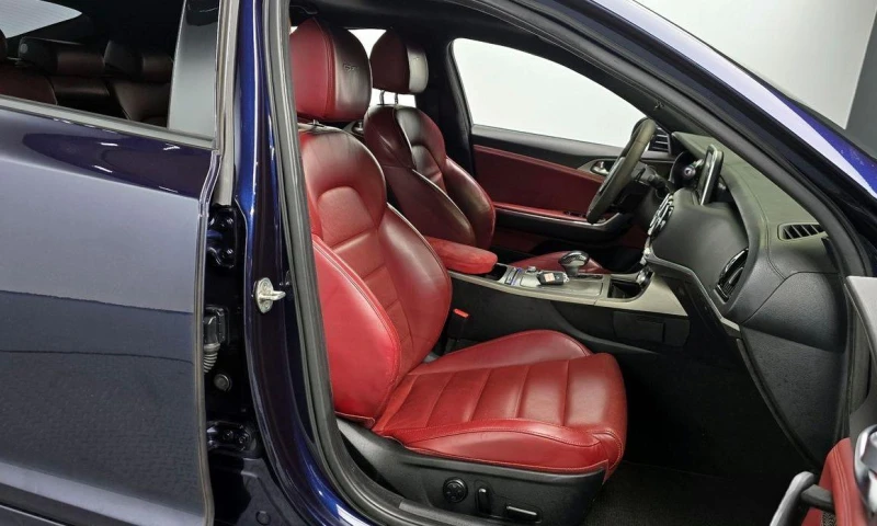 Kia Stinger 3.3 Turbo AWD * НАЙ-ДОБРА ЦЕНА В БЪЛГАРИЯ* , снимка 10 - Автомобили и джипове - 51966989