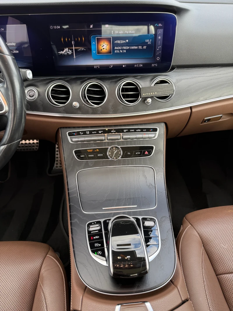 Mercedes-Benz E 200 E 200 4Matic, снимка 12 - Автомобили и джипове - 53010773
