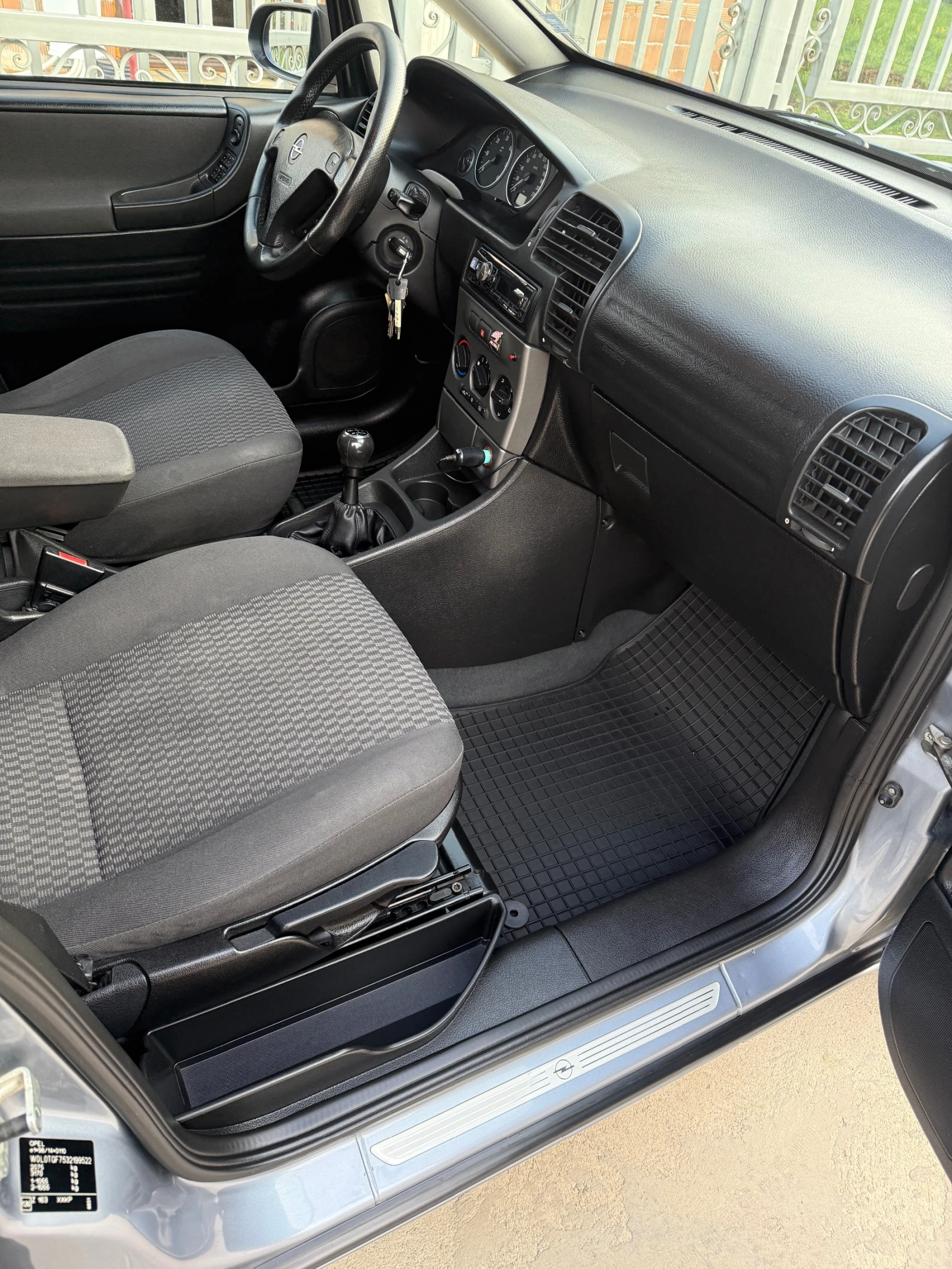 Opel Zafira, снимка 5 - Автомобили и джипове - 52223303