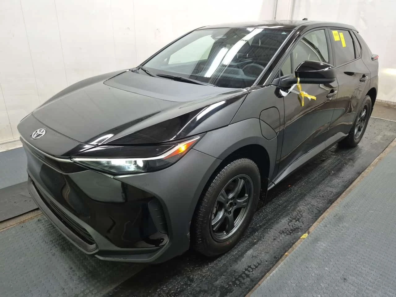 Toyota bZ4X * LE * PANO* ПОДГРЕВ* KEYLEESS* 