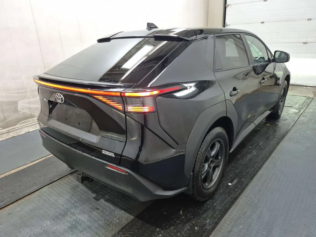 Toyota bZ4X * LE * PANO* ПОДГРЕВ* KEYLEESS* , снимка 16 - Автомобили и джипове - 53715576