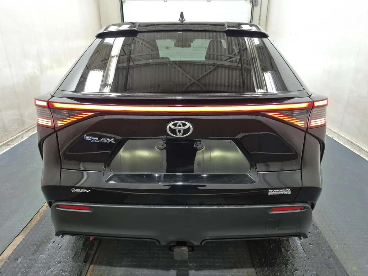 Toyota bZ4X * LE * PANO* ПОДГРЕВ* KEYLEESS* , снимка 4 - Автомобили и джипове - 53715576