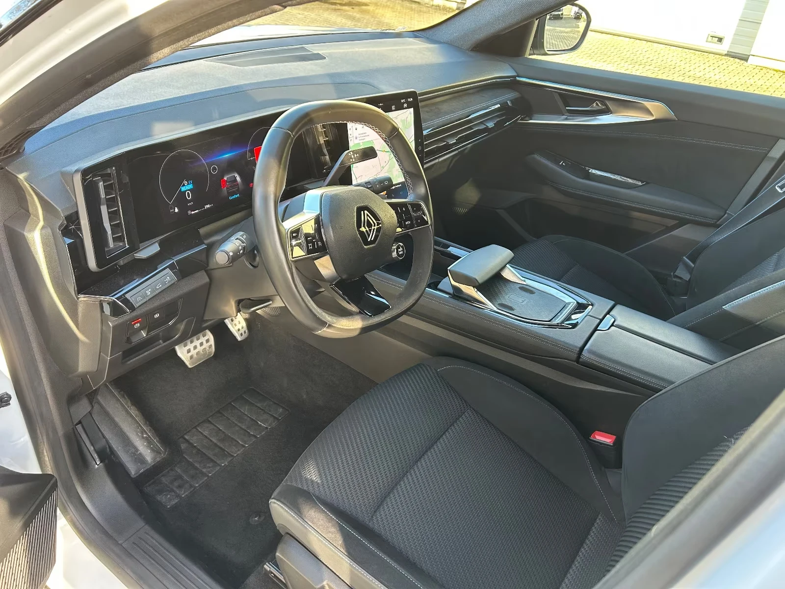 Renault Austral TECHNO ESPRIT ALPINE/1.2HEV/200HP/CAM/NAVI/185h, снимка 8 - Автомобили и джипове - 54134112