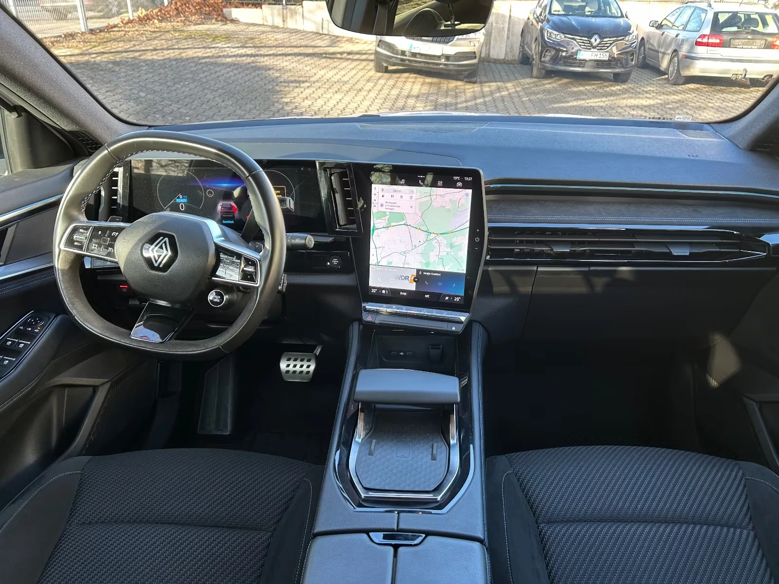 Renault Austral TECHNO ESPRIT ALPINE/1.2HEV/200HP/CAM/NAVI/185h, снимка 11 - Автомобили и джипове - 54134112