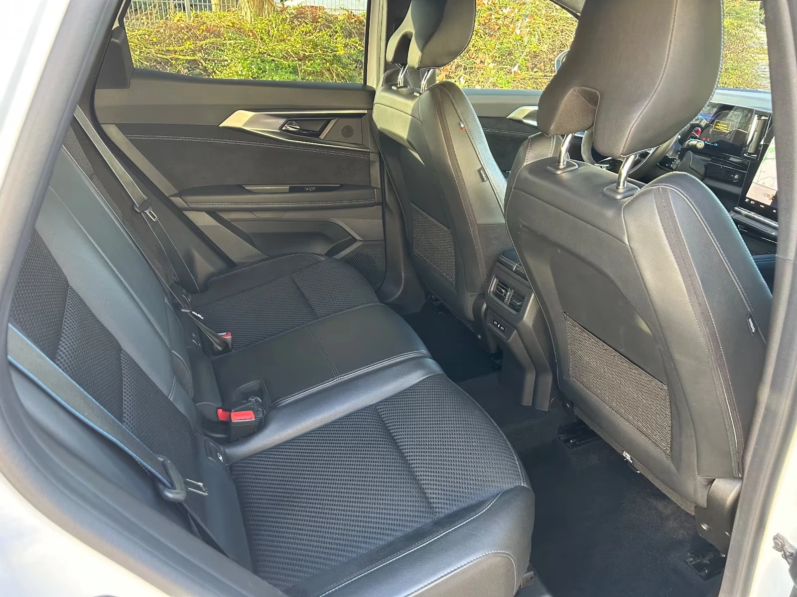 Renault Austral TECHNO ESPRIT ALPINE/1.2HEV/200HP/CAM/NAVI/185h, снимка 12 - Автомобили и джипове - 54134112