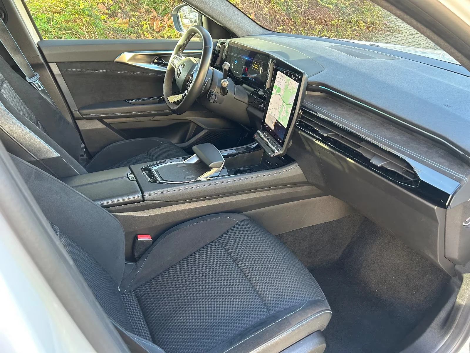 Renault Austral TECHNO ESPRIT ALPINE/1.2HEV/200HP/CAM/NAVI/185h, снимка 9 - Автомобили и джипове - 54134112