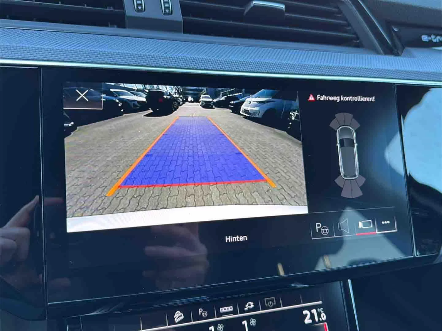 Audi E-Tron 55 СЕРТИФИКАТ/408HP/2xS-LINE/CAM/AHK/H.PUMP/147q, снимка 13 - Автомобили и джипове - 54144808