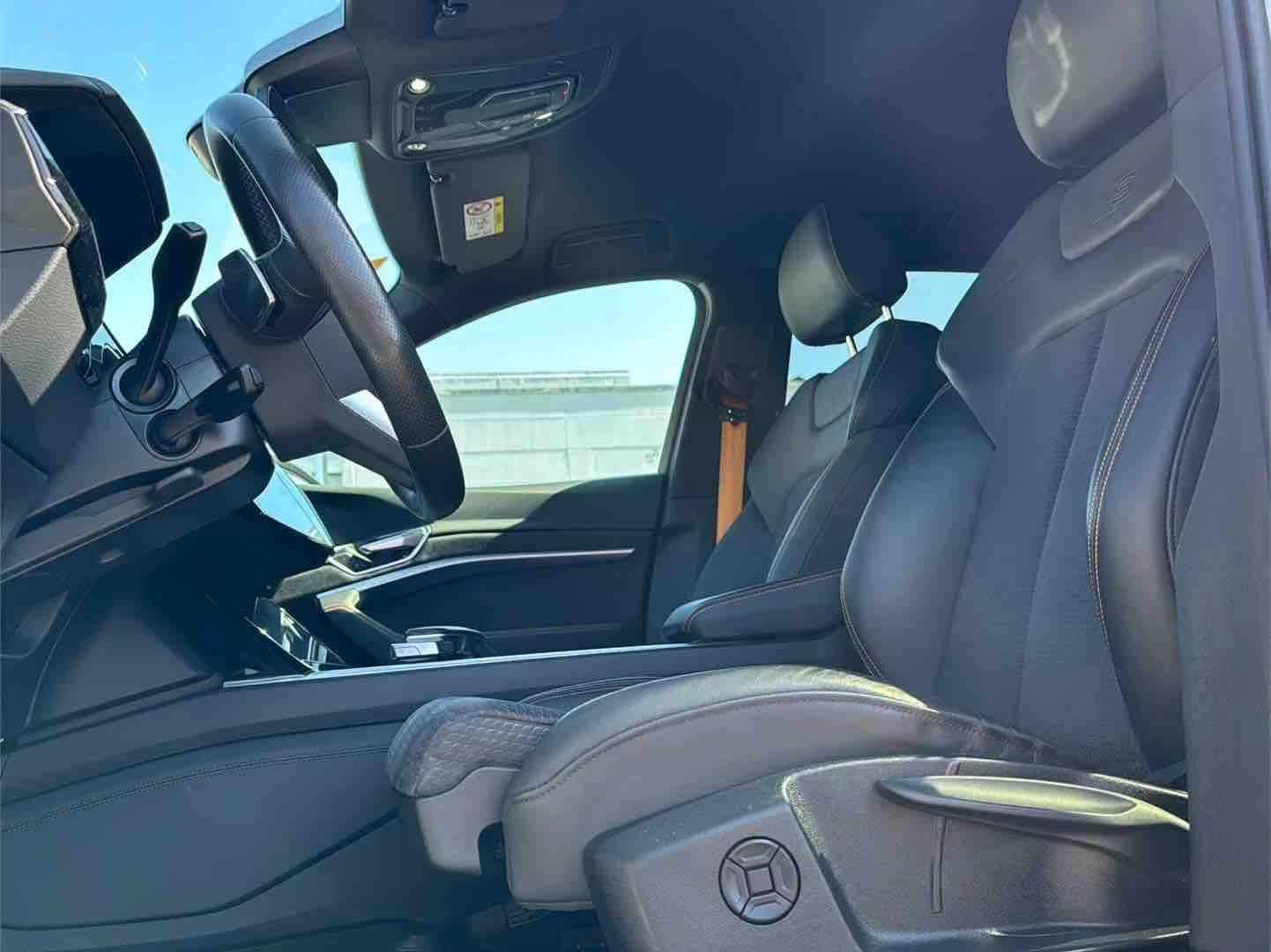 Audi E-Tron 55 СЕРТИФИКАТ/408HP/2xS-LINE/CAM/AHK/H.PUMP/147q, снимка 10 - Автомобили и джипове - 54144808