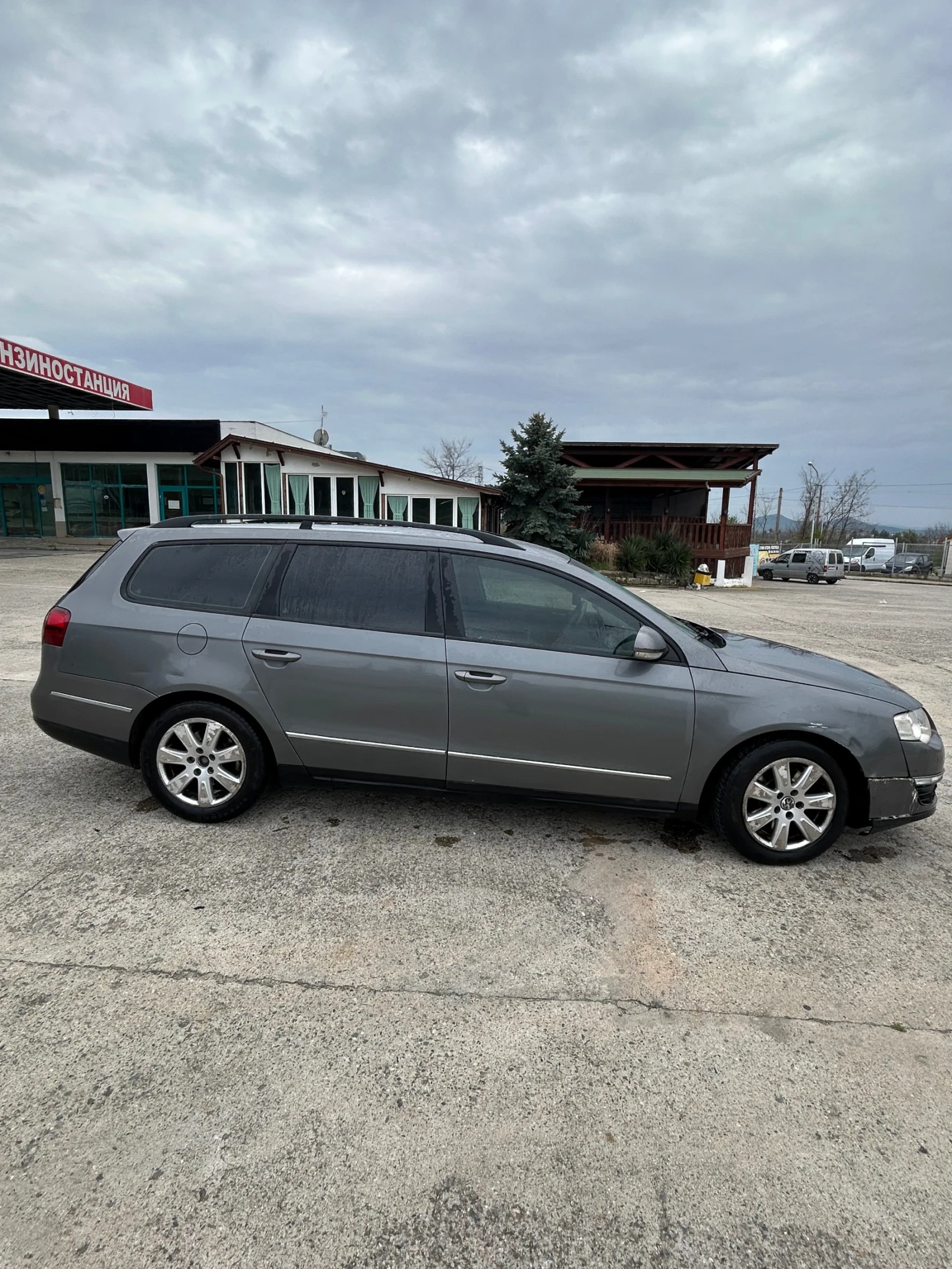 VW Passat 2.0TDI, снимка 2 - Автомобили и джипове - 54223753