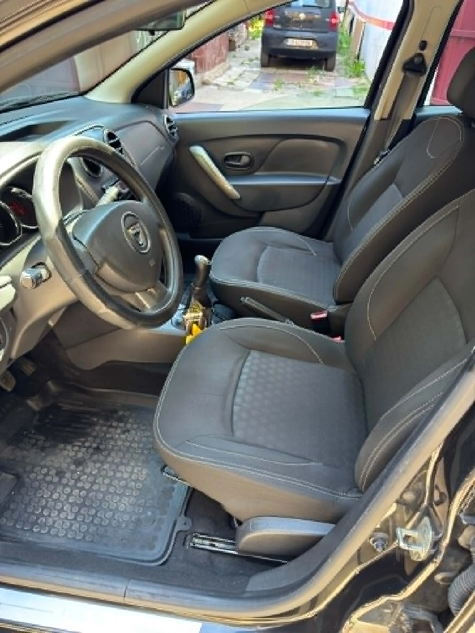 Dacia Sandero DCI, снимка 7 - Автомобили и джипове - 54986953