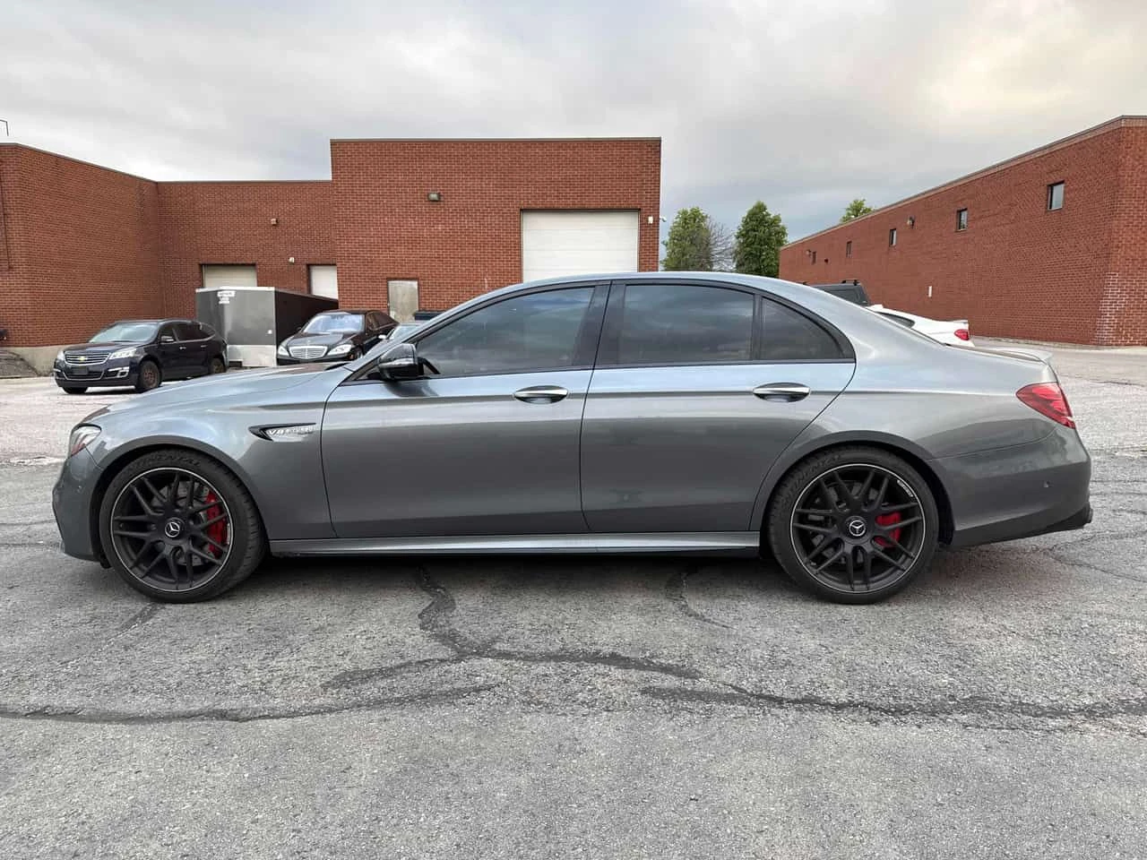Mercedes-Benz E 63 AMG S/CARFAX/FULL MAX/ДИСТРОНИК/МАСАЖИ/360 КАМ/, снимка 3 - Автомобили и джипове - 55065022