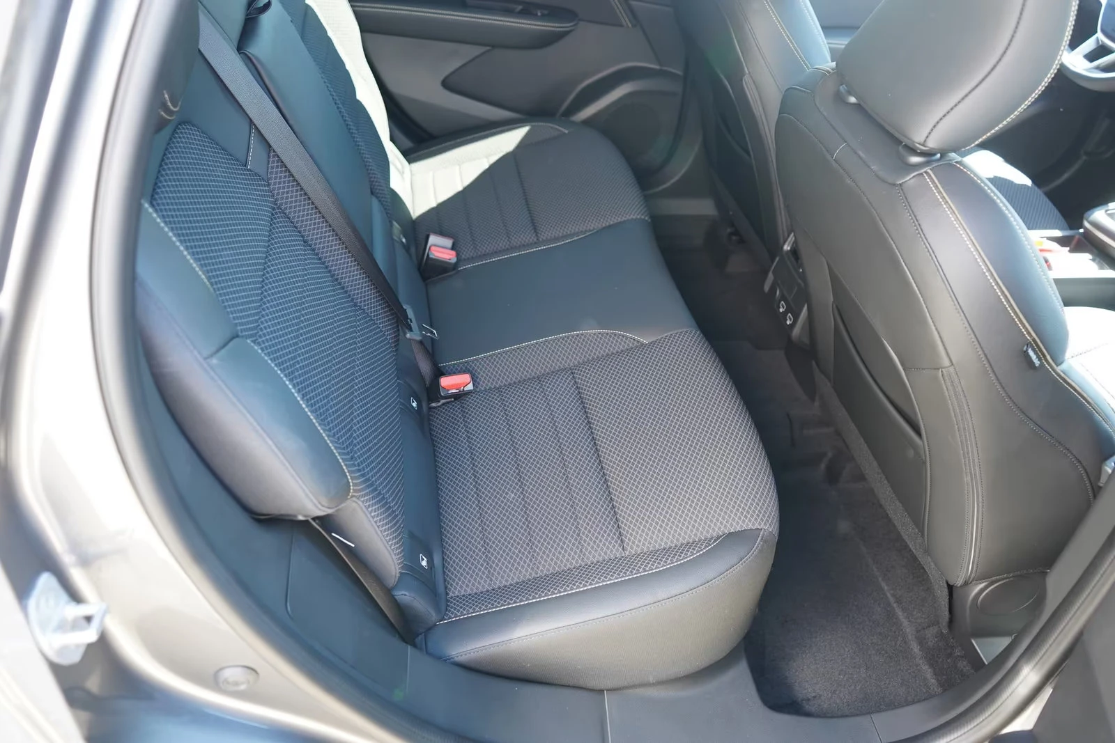 Renault Arkana mHEV/140HP/CAM/PAN0/ACC/LED/KLESS/571z, снимка 13 - Автомобили и джипове - 55218459