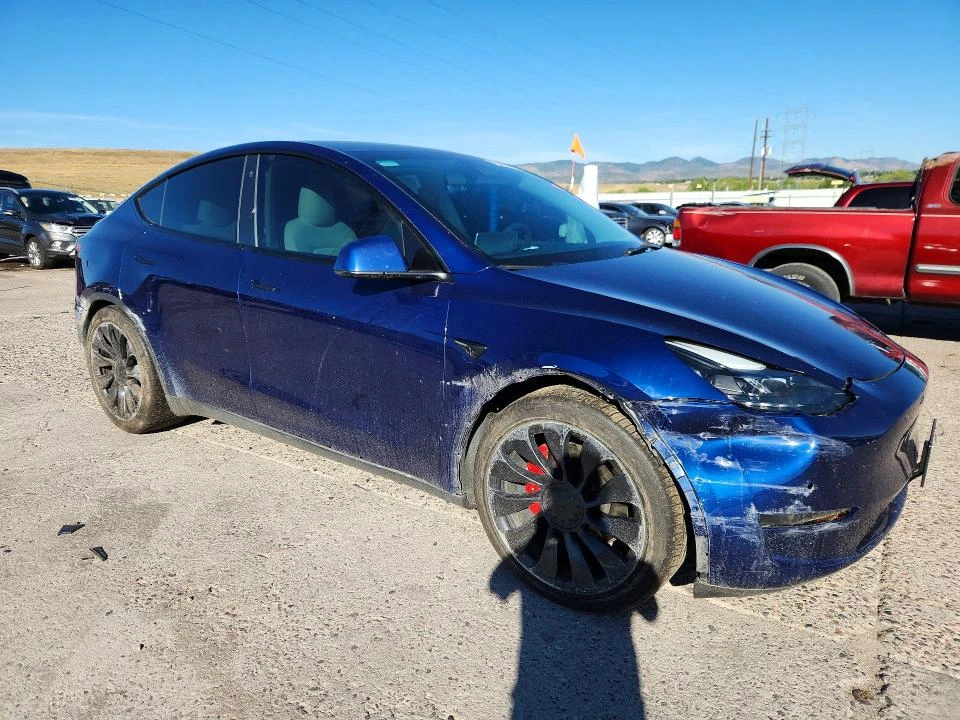 Tesla Model Y PERFORMANCE / Застраховател / Carfax / Автокред, снимка 4 - Автомобили и джипове - 56234754