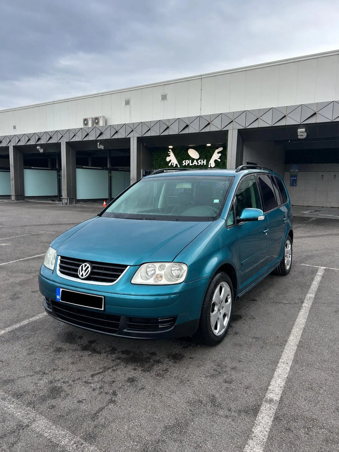 VW Touran, снимка 4 - Автомобили и джипове - 56686311