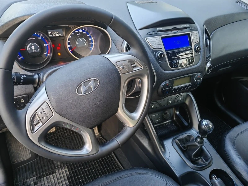 Hyundai IX35 2.0 4x4, снимка 8 - Автомобили и джипове - 47325993