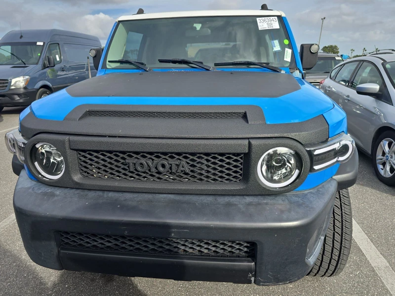 Toyota Fj cruiser 4x4 Става на газ, снимка 2 - Автомобили и джипове - 48626059