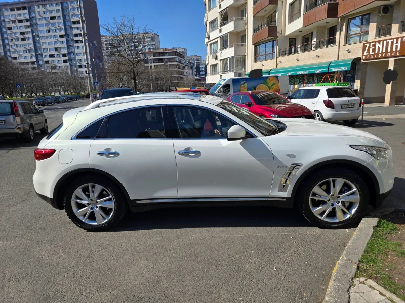 Infiniti QX70, снимка 4 - Автомобили и джипове - 49585911