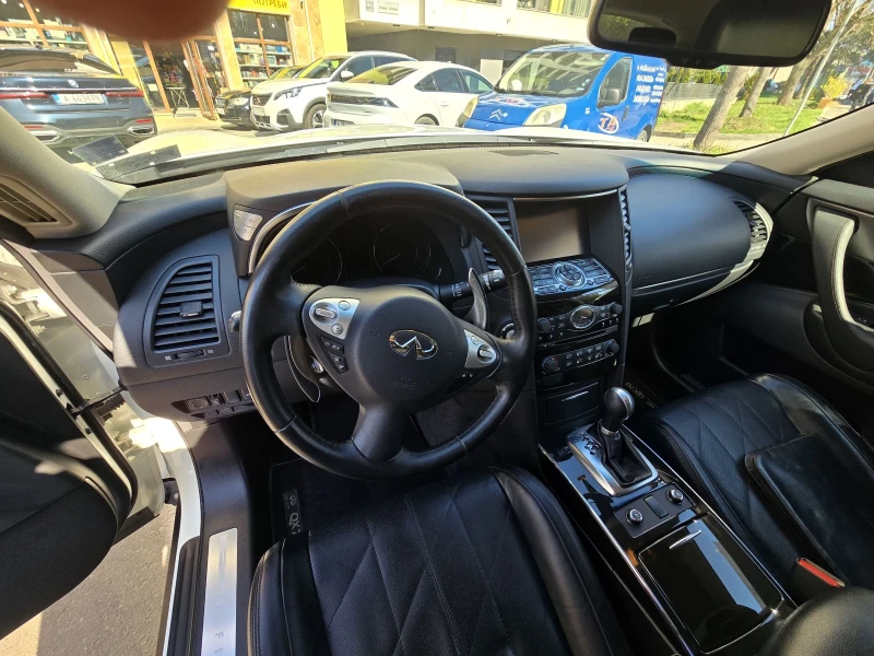 Infiniti QX70, снимка 8 - Автомобили и джипове - 49585911