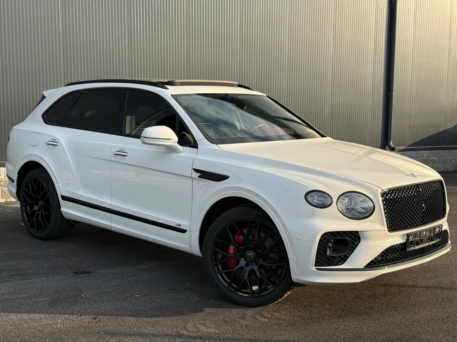 Bentley Bentayga Facelift, V8 - изображение 2