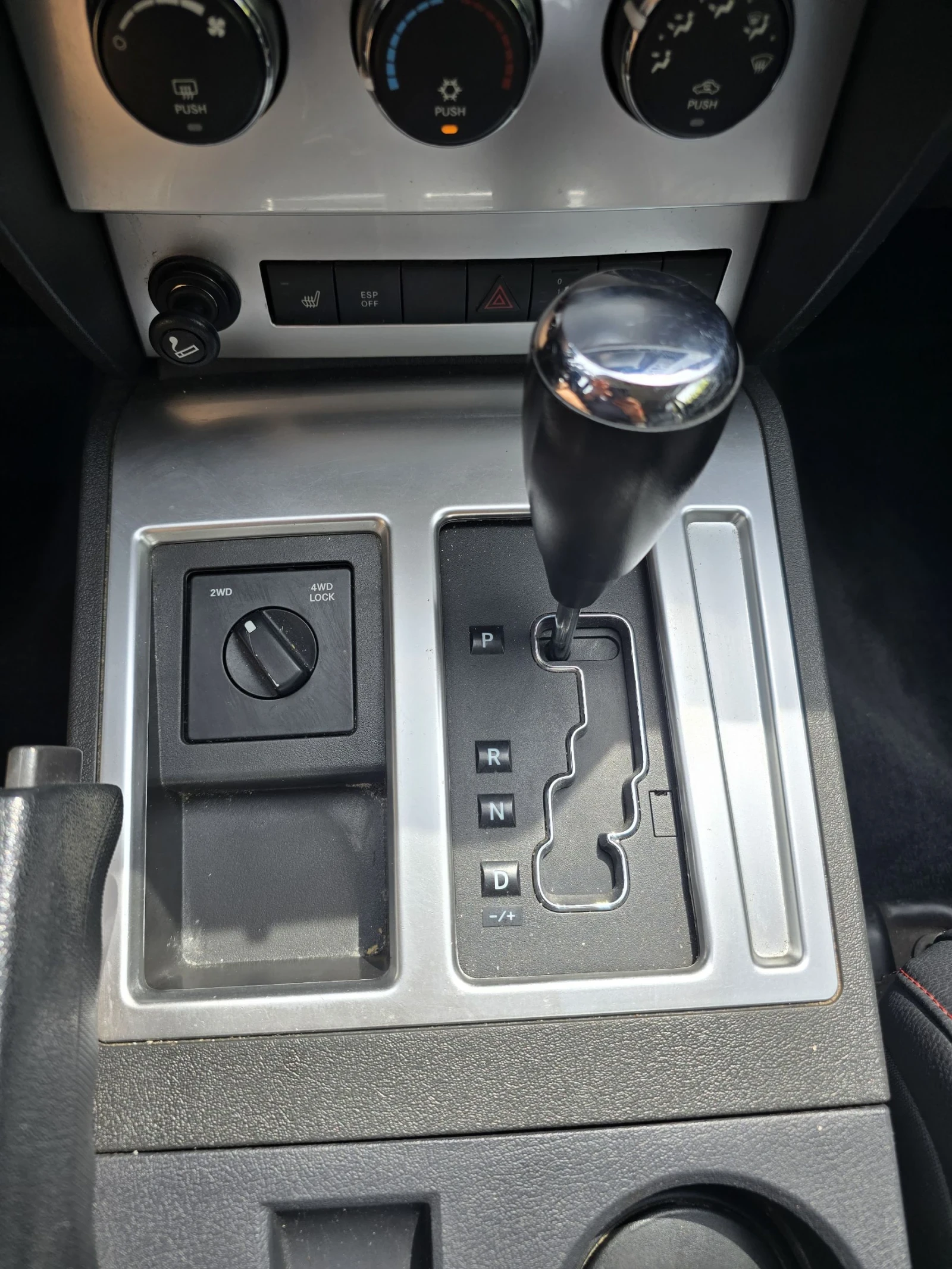 Dodge Nitro RT/SPORT/AUTO, снимка 14 - Автомобили и джипове - 54254489