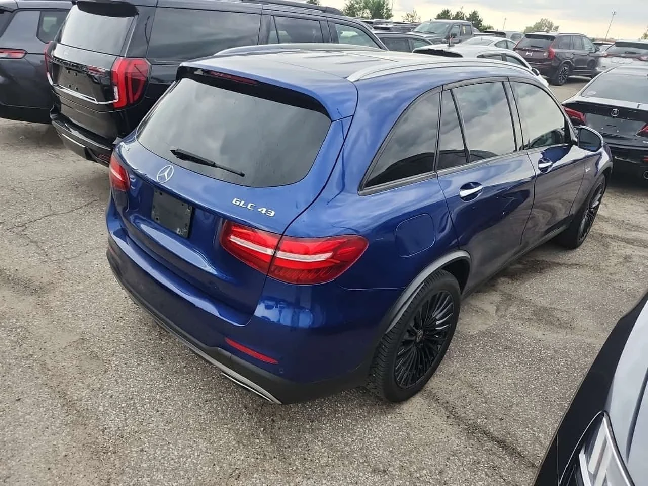 Mercedes-Benz GLC 43 AMG * CARFAX * BURMESTER * ПАНОРАМА * АВТОКРЕДИТ * , снимка 3 - Автомобили и джипове - 55231039