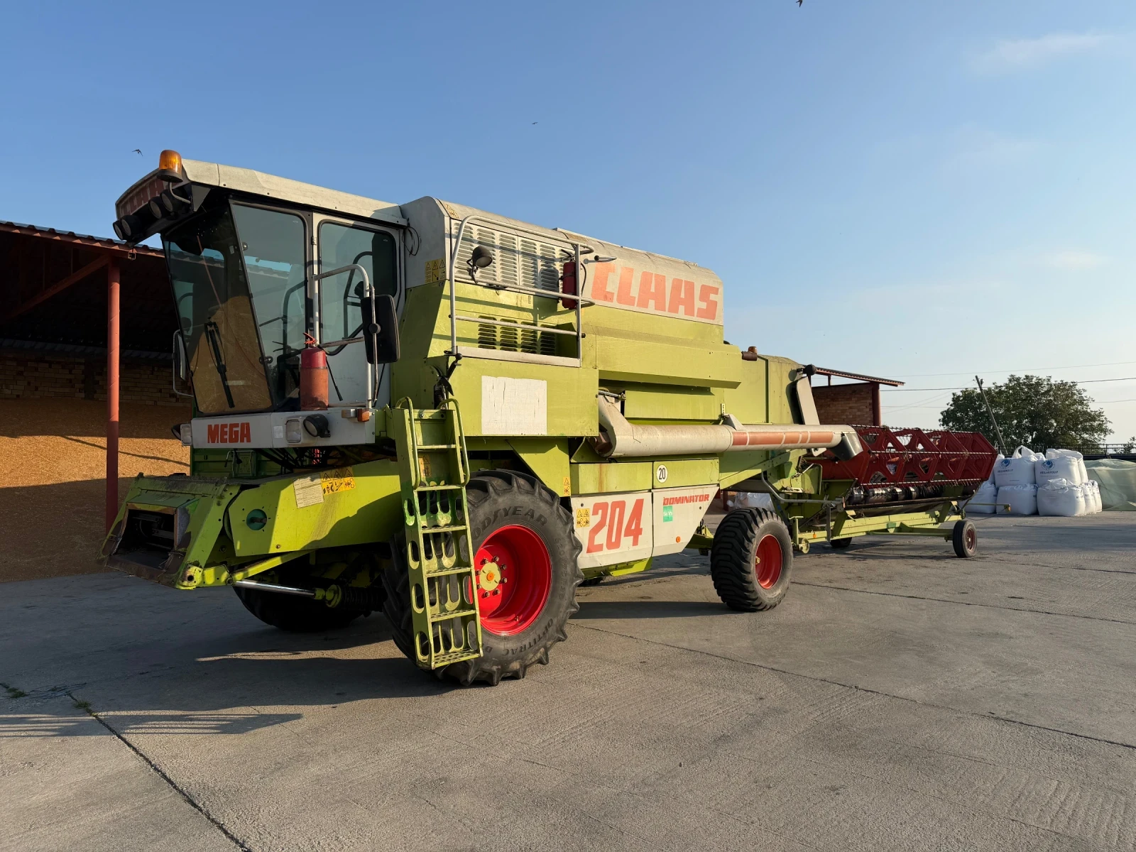 Комбайн Claas Mega 204, снимка 3 - Селскостопанска техника - 55824348