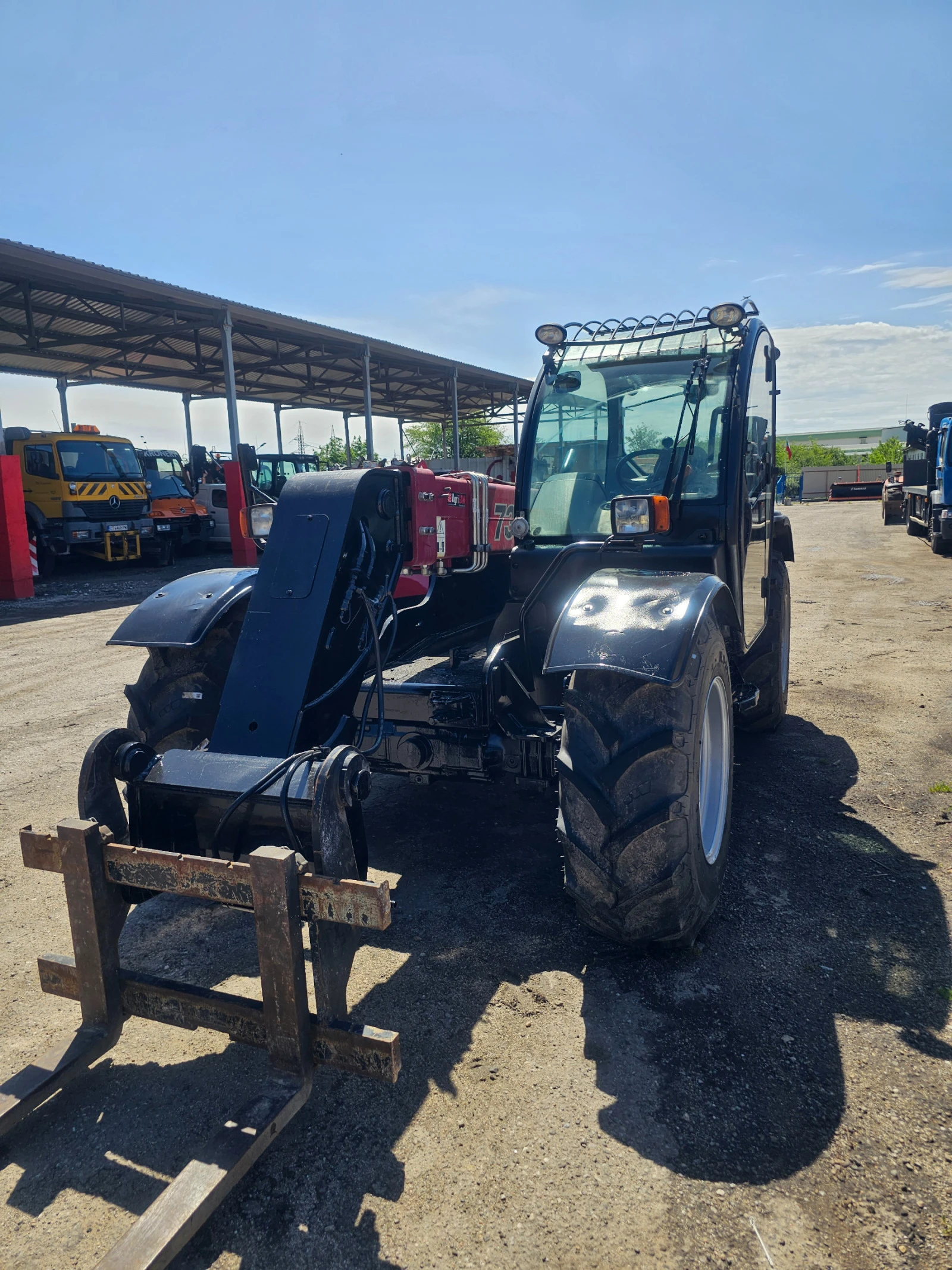 Телескопични товарачи Manitou Case farmlift 735, снимка 1