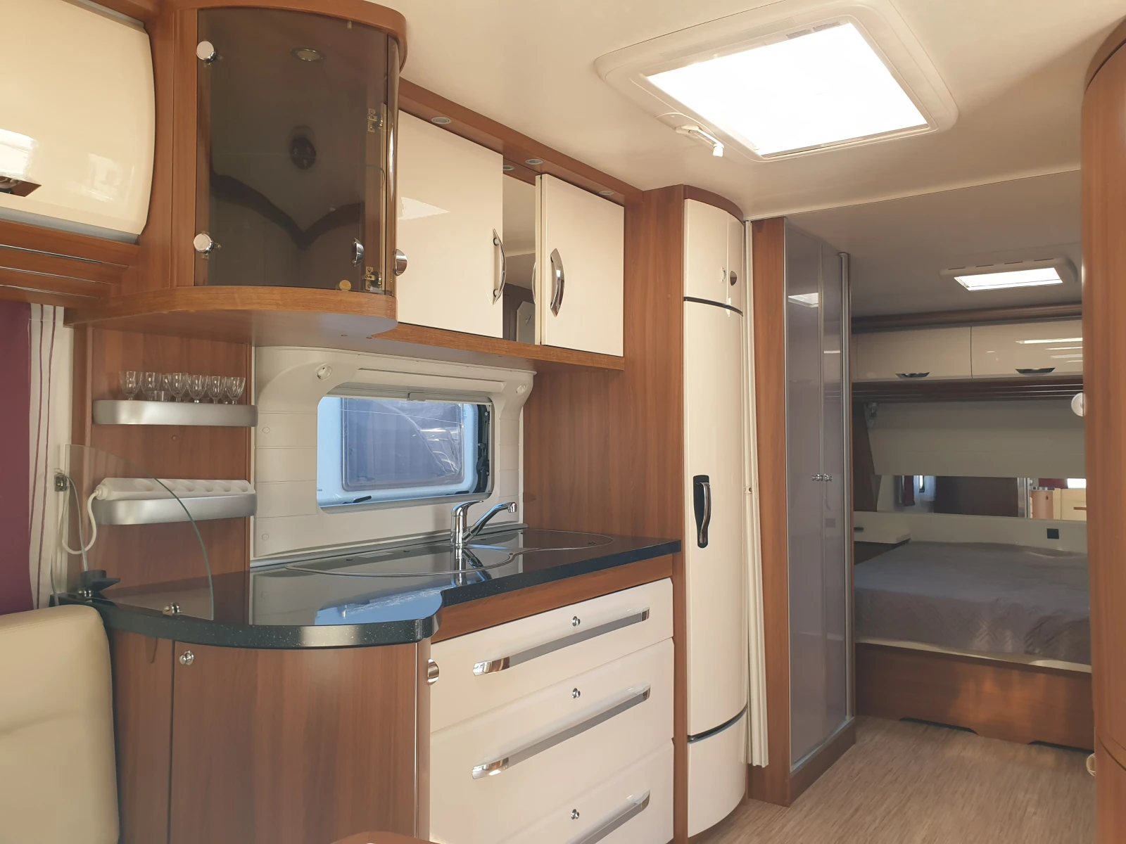 Каравана Hobby 650 , снимка 11 - Каравани и кемпери - 54348984