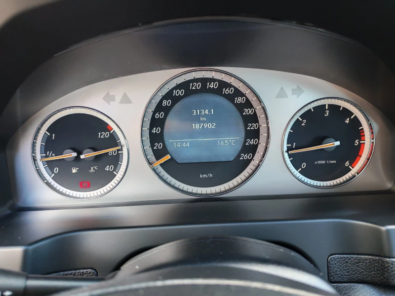 Mercedes-Benz C 200 2.2CDI, снимка 9 - Автомобили и джипове - 52526237