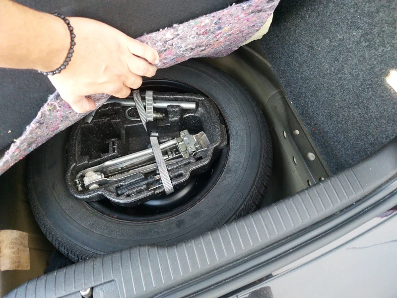 VW Golf 1.9TDI SPECIAL EDITION , снимка 12 - Автомобили и джипове - 52851272