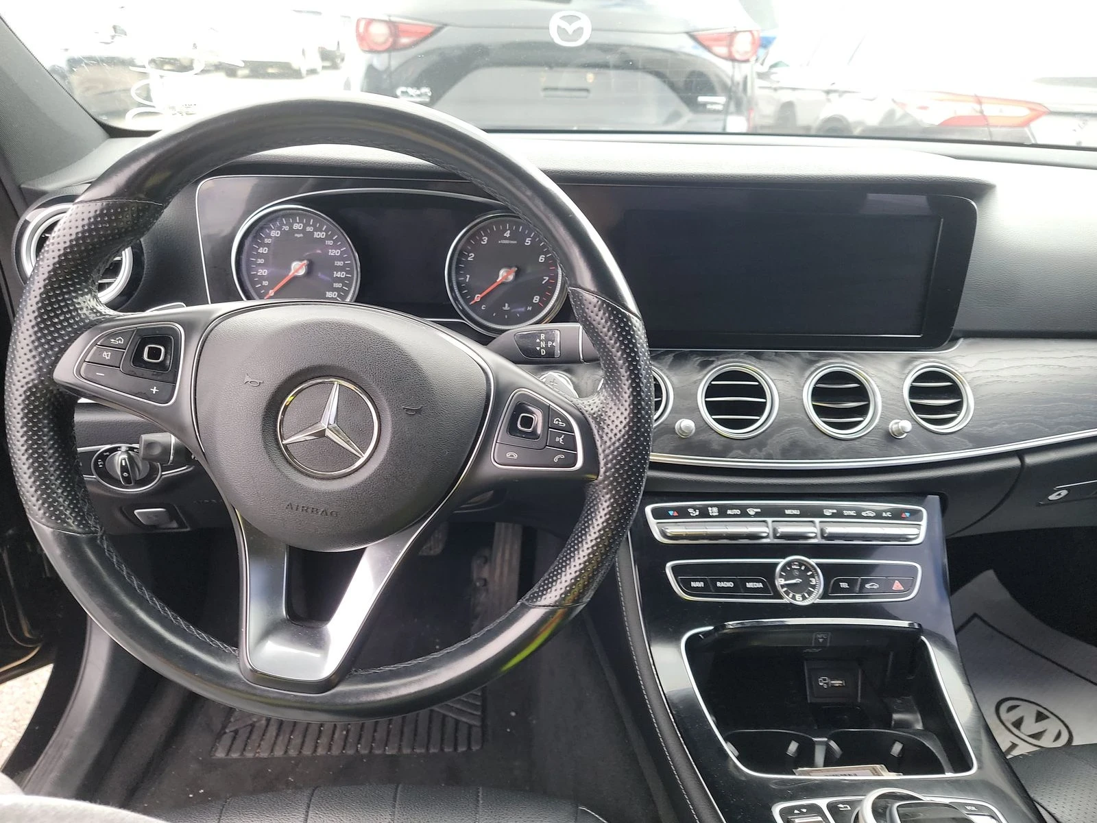 Mercedes-Benz E 300 AMG* Burmester* 119.000КМ* 360* Подгреви* Keyless* - изображение 5