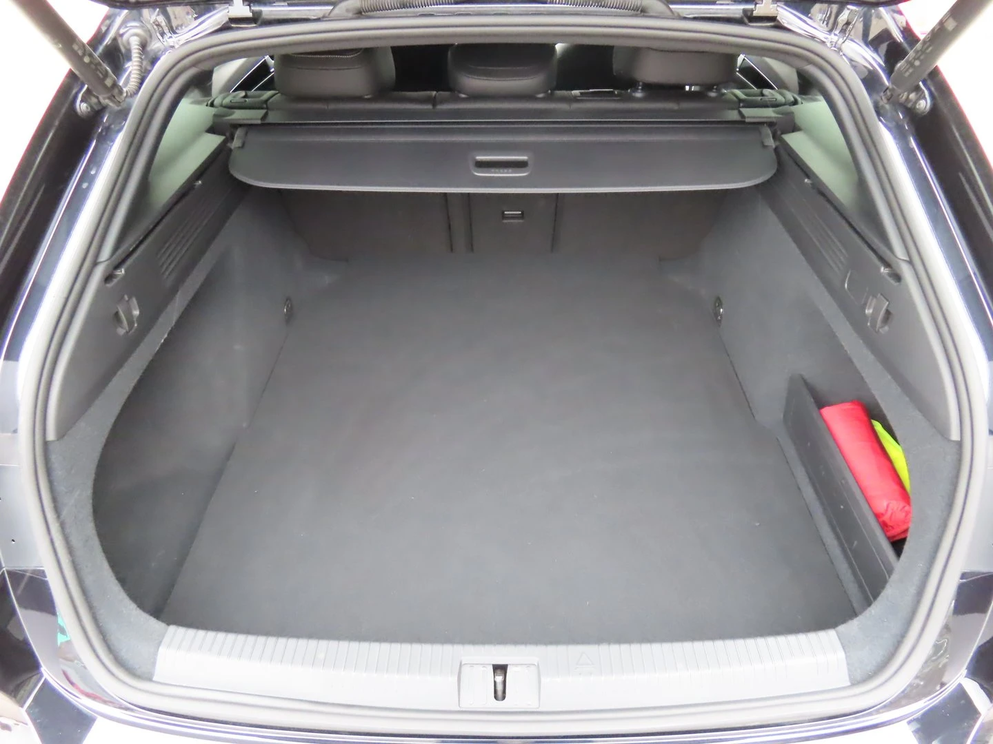 VW Arteon R-Line 2.0 TDI SCR 4MOTION DSG - изображение 4