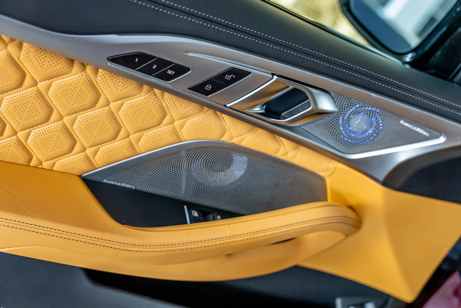 BMW M8 Competition Coupe - изображение 10