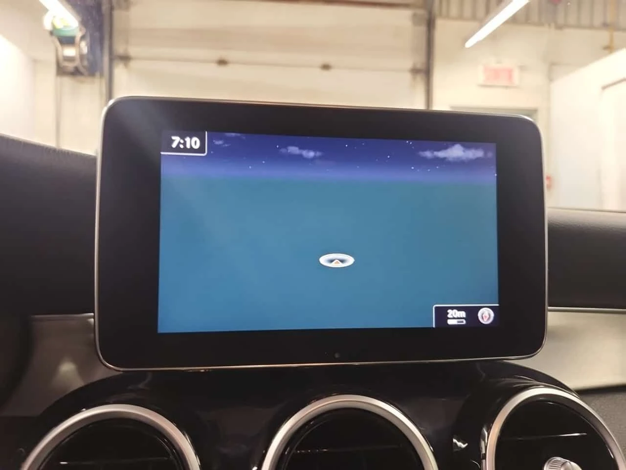 Mercedes-Benz C 300 AMG Line * Панорама * LED фарове * CARFAX * , снимка 9 - Автомобили и джипове - 53878458