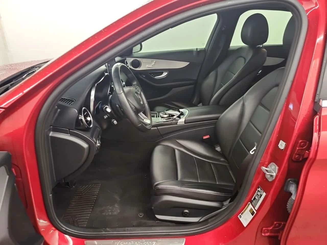 Mercedes-Benz C 300 AMG Line * Панорама * LED фарове * CARFAX * , снимка 10 - Автомобили и джипове - 53878458