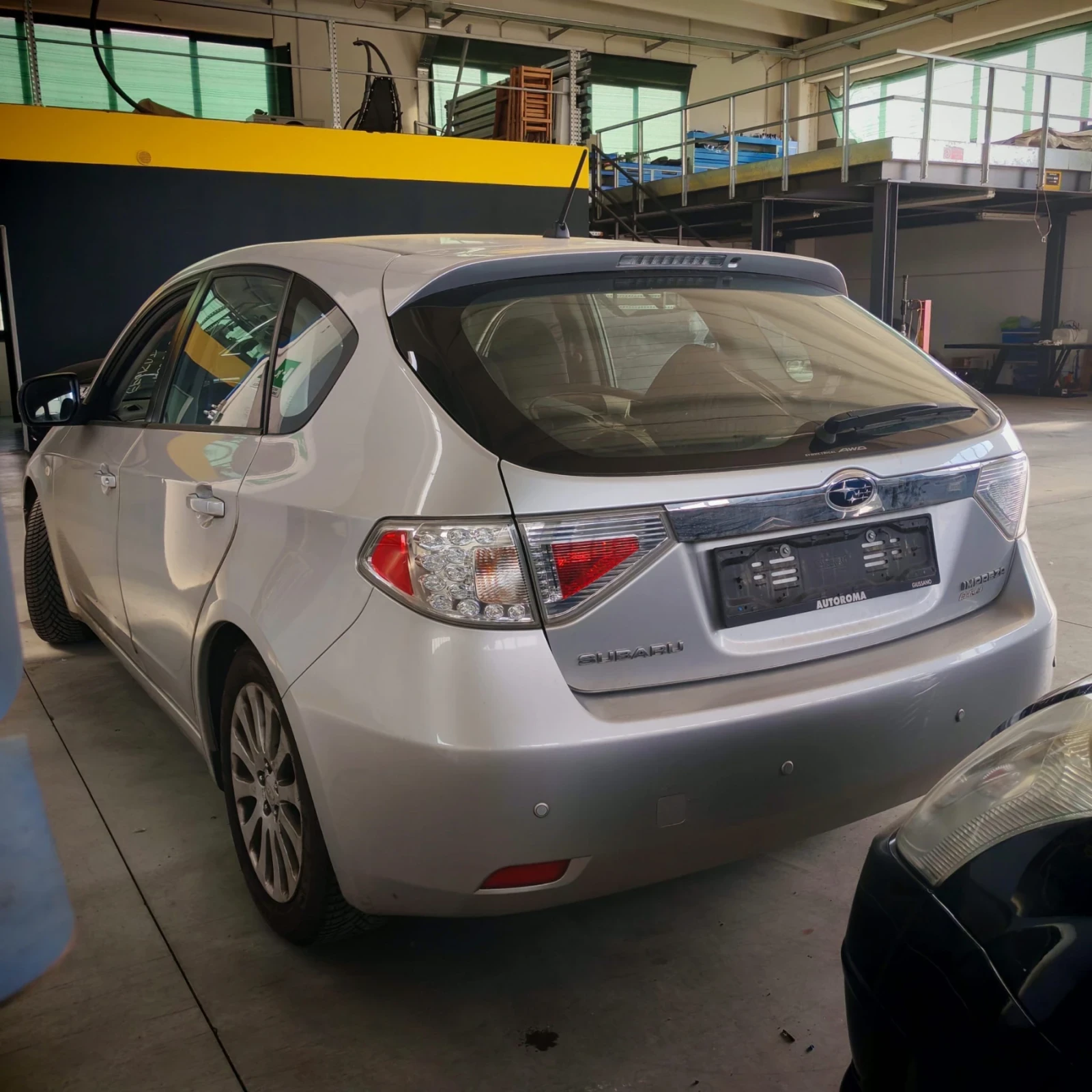 Subaru Impreza 2011 Фабрична газ 1.5 BOXER, снимка 4 - Автомобили и джипове - 54370917