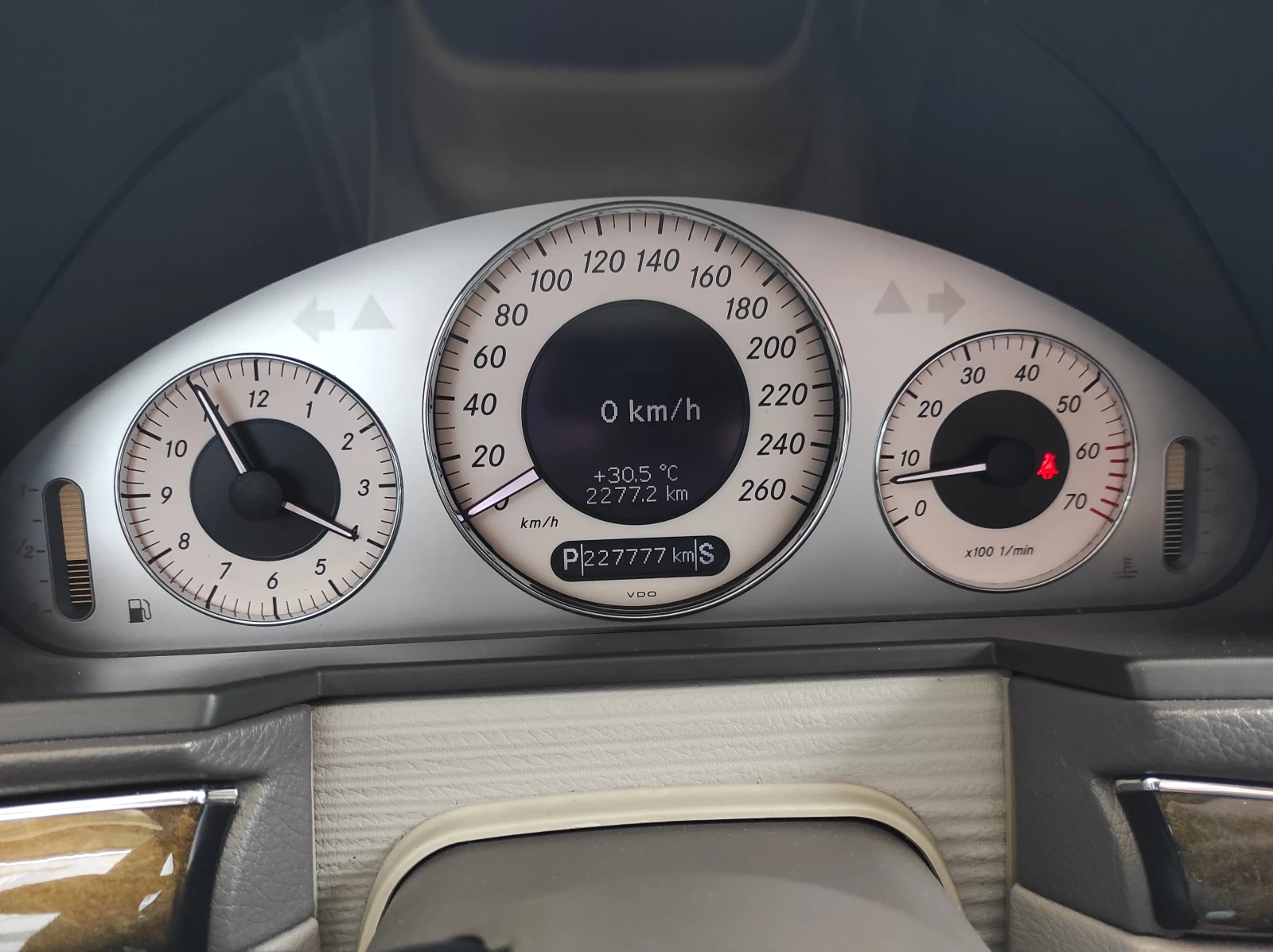 Mercedes-Benz E 500, снимка 10 - Автомобили и джипове - 55049406