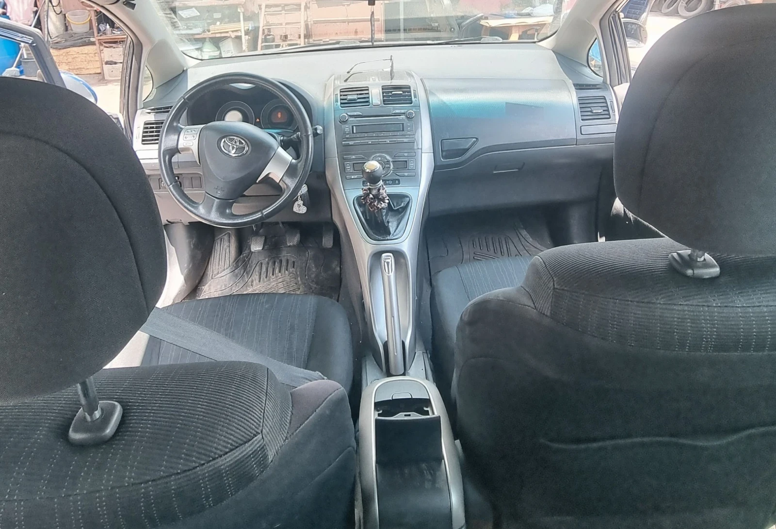 Toyota Auris, снимка 4 - Автомобили и джипове - 55177622