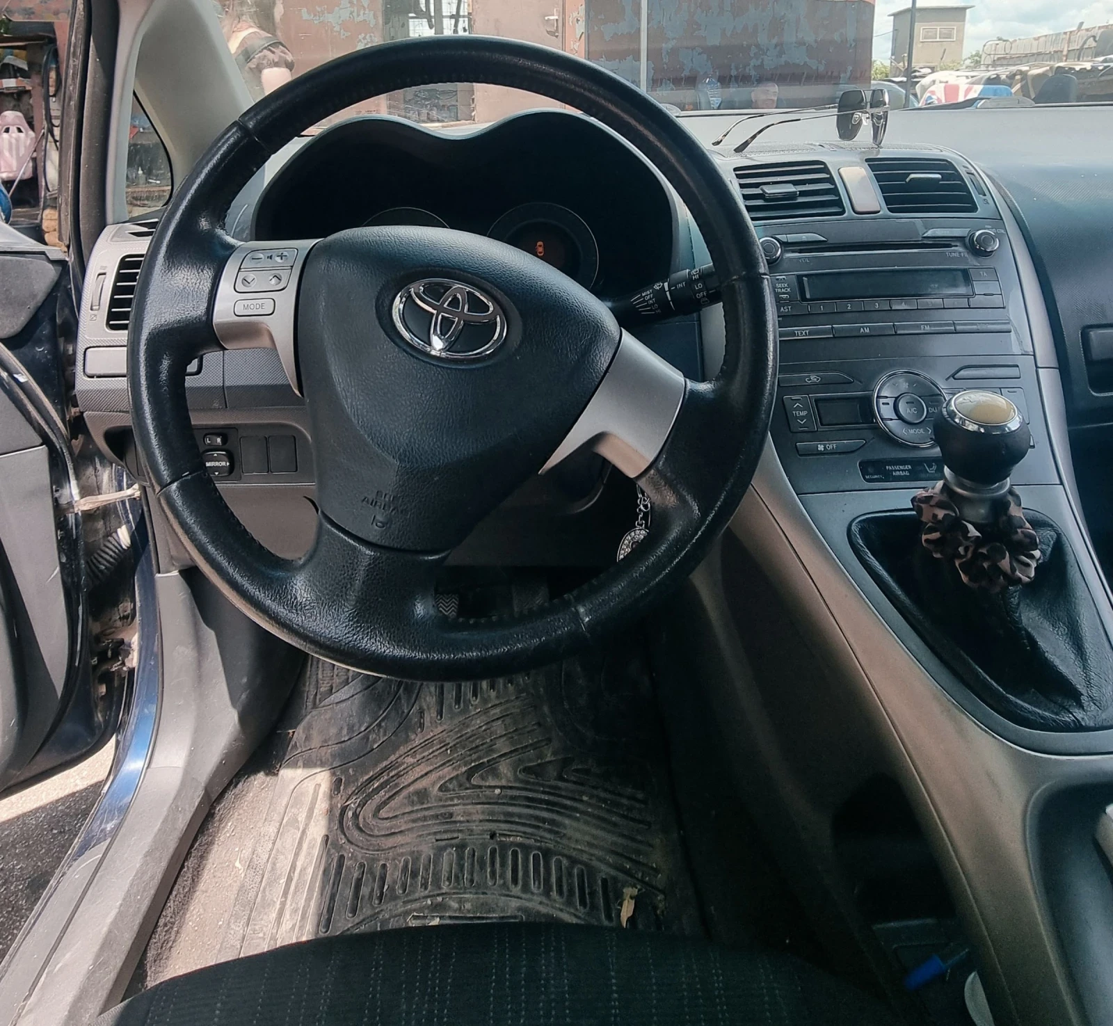 Toyota Auris, снимка 3 - Автомобили и джипове - 55177622
