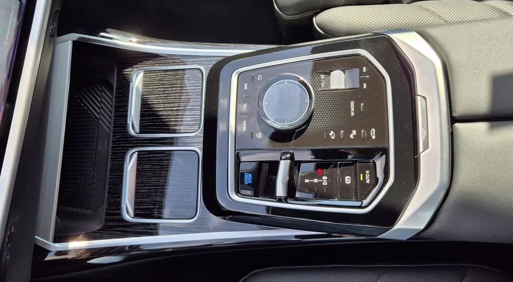 BMW i7 eDrive 50/M Sport/TV/PANO/B&W/360 /HEAD UP | Mobile.bg � ����������� 12
