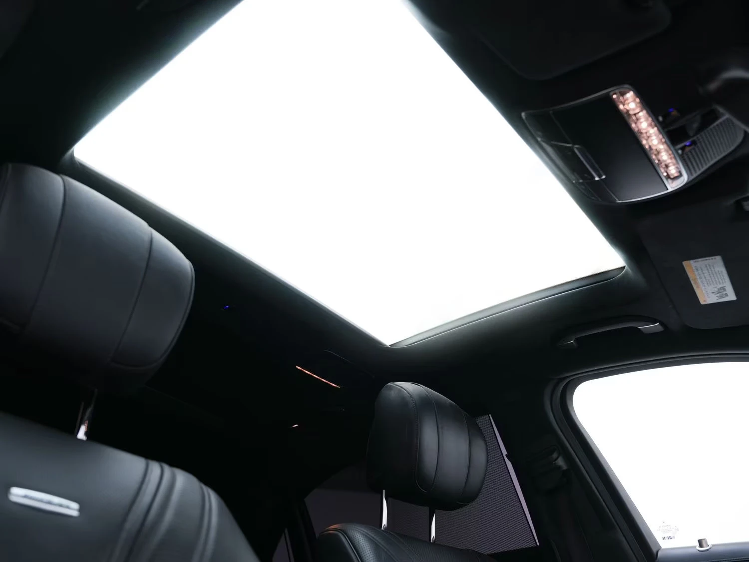 Mercedes-Benz S 63 AMG 4MATIC/585HP/L/NIGHT/PANO/360/BURM/MEMO/HUD/551q, снимка 13 - Автомобили и джипове - 55478198