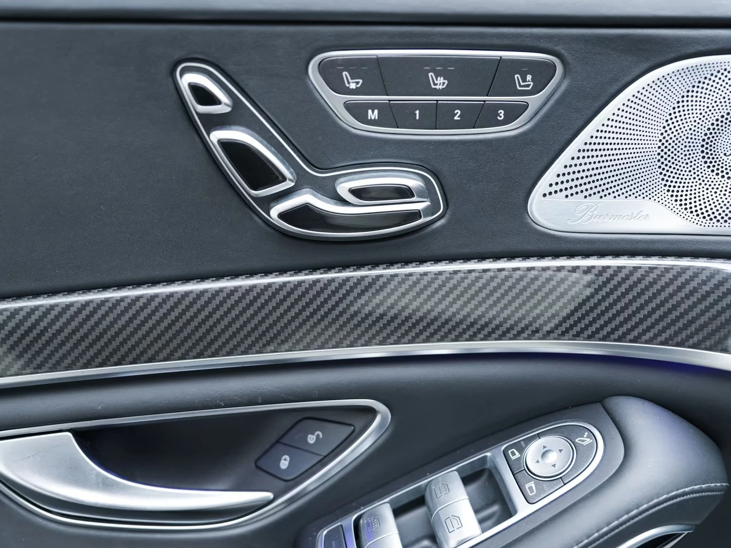 Mercedes-Benz S 63 AMG 4MATIC/585HP/L/NIGHT/PANO/360/BURM/MEMO/HUD/551q, снимка 11 - Автомобили и джипове - 55478198
