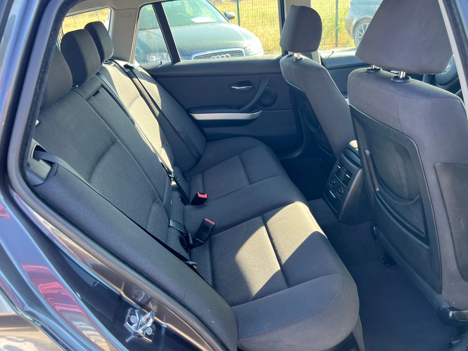 BMW 320 D, снимка 12 - Автомобили и джипове - 56312652