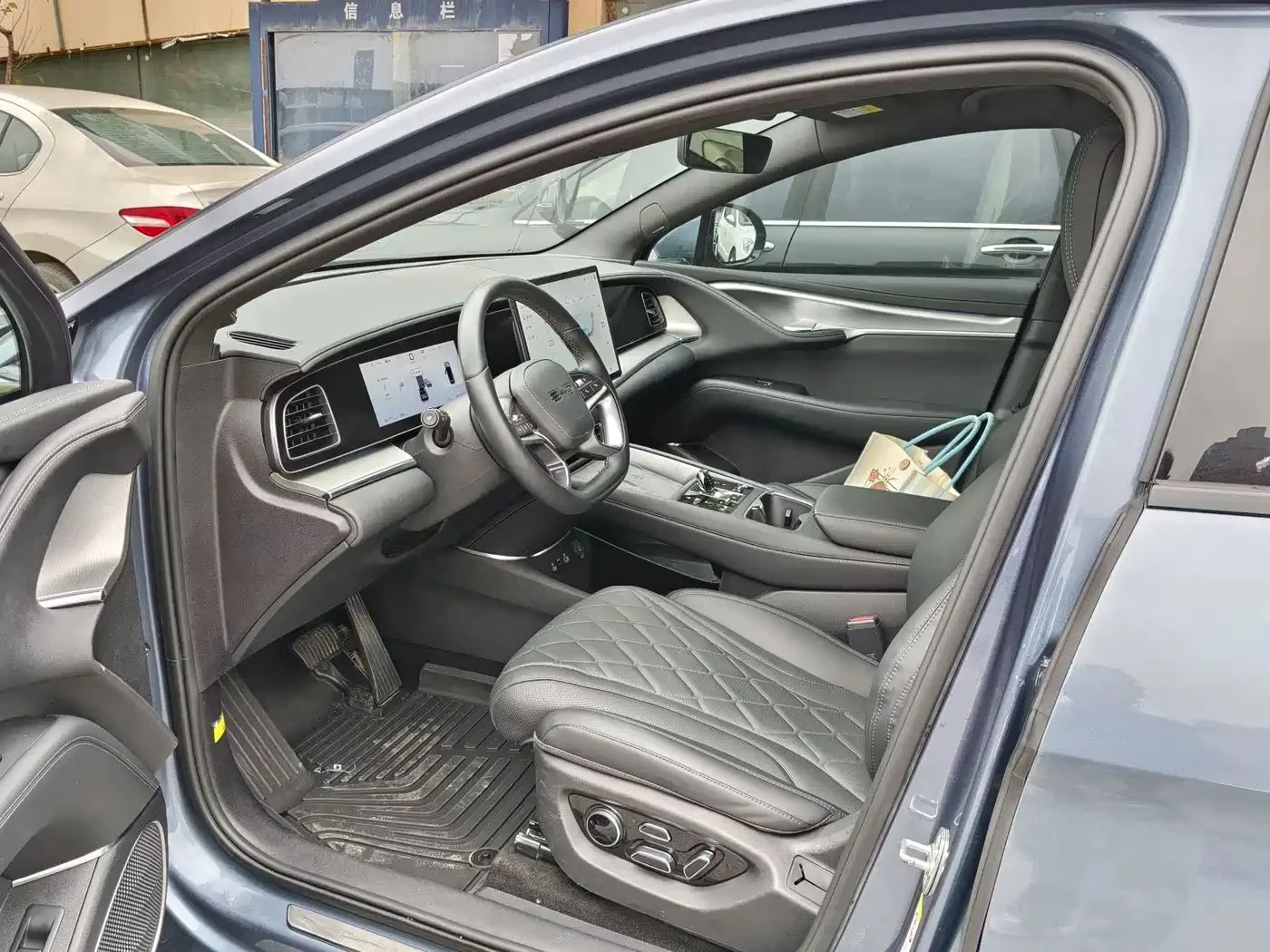 BYD Sealion 7, снимка 7 - Автомобили и джипове - 56685996
