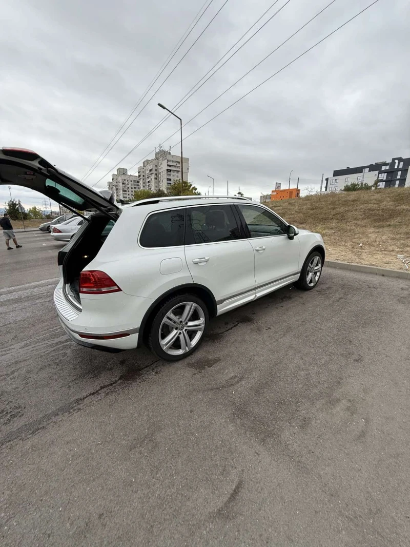 VW Touareg 3.0 TDI V6, снимка 5 - Автомобили и джипове - 52475638