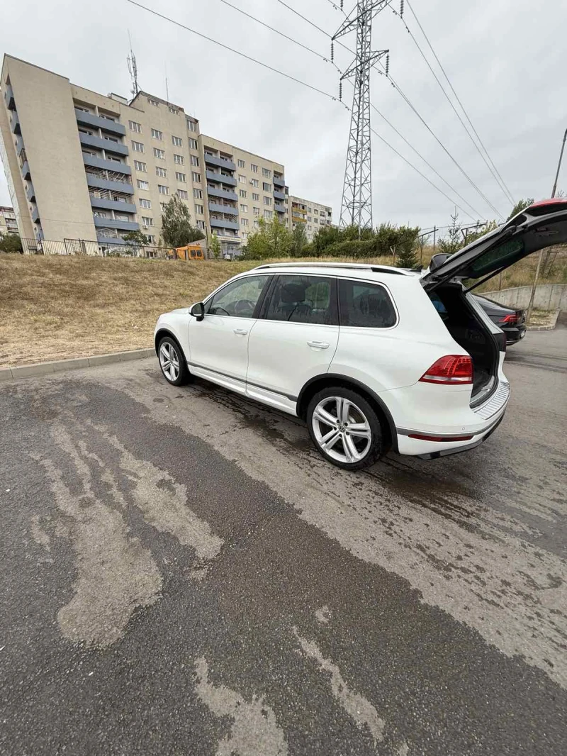 VW Touareg 3.0 TDI V6, снимка 7 - Автомобили и джипове - 52475638